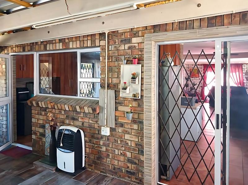 3 Bedroom Property for Sale in Heiderand Western Cape